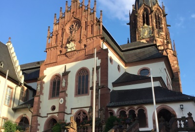 Die Stiftskirche Aschaffenburg - Ein beeindruckender Bau im Herzen der Stadt