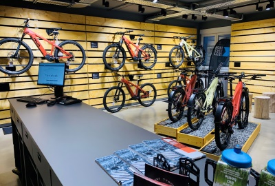 BMZ eröffnet Lagerverkauf für hochkarätige E-Bikes in Karlstein am Main