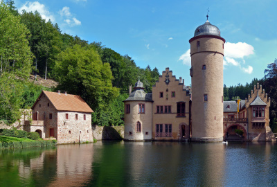 Das Schloss Mespelbrunn - das romantische Wasserschloss im abgelegenen Elsava-Tal im Spessart